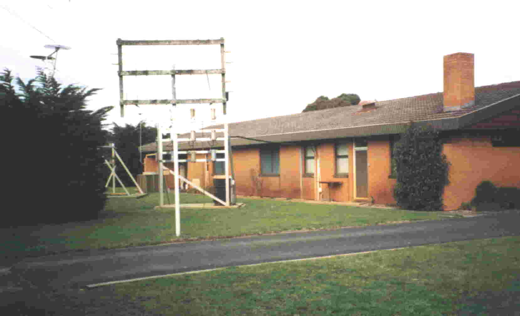 Aerial feeder gantry and rear of building
